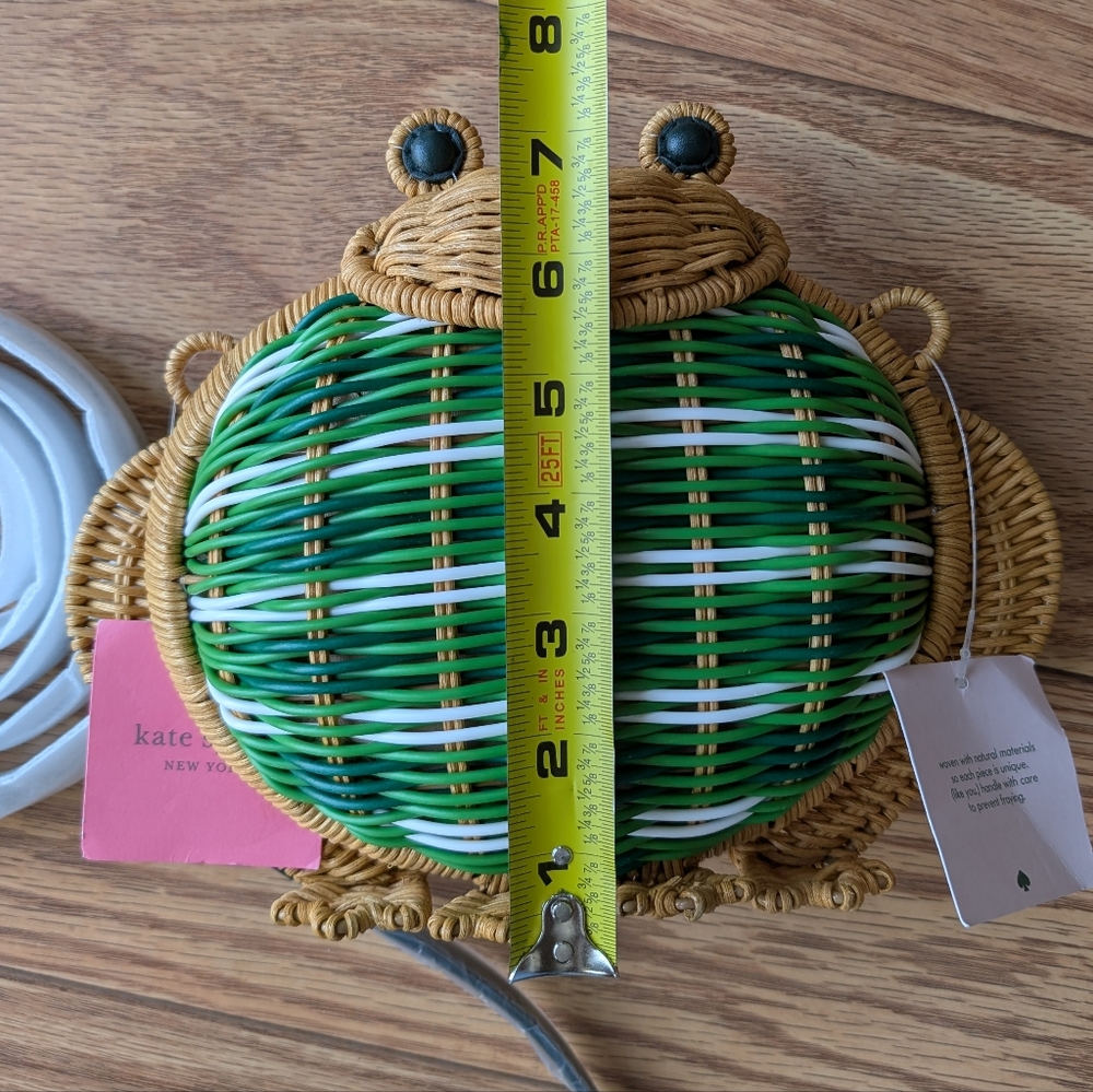 Kate Spade NWT Hoppkins Wicker Frog Crossbody Art To Wear Boho Sustainable - Picture 8 of 8